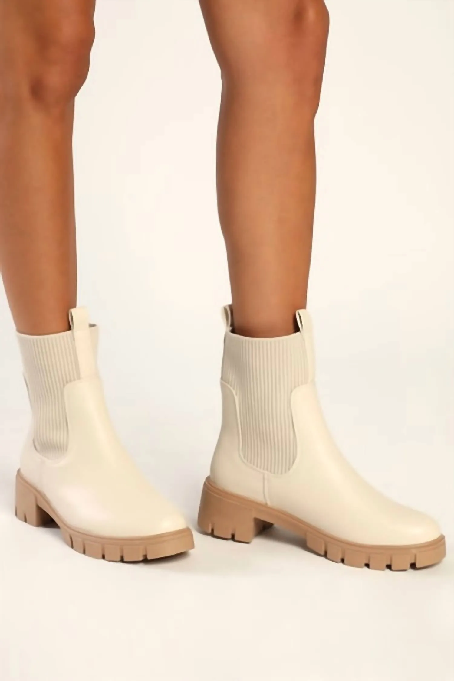 Chelsea Boot In Off White