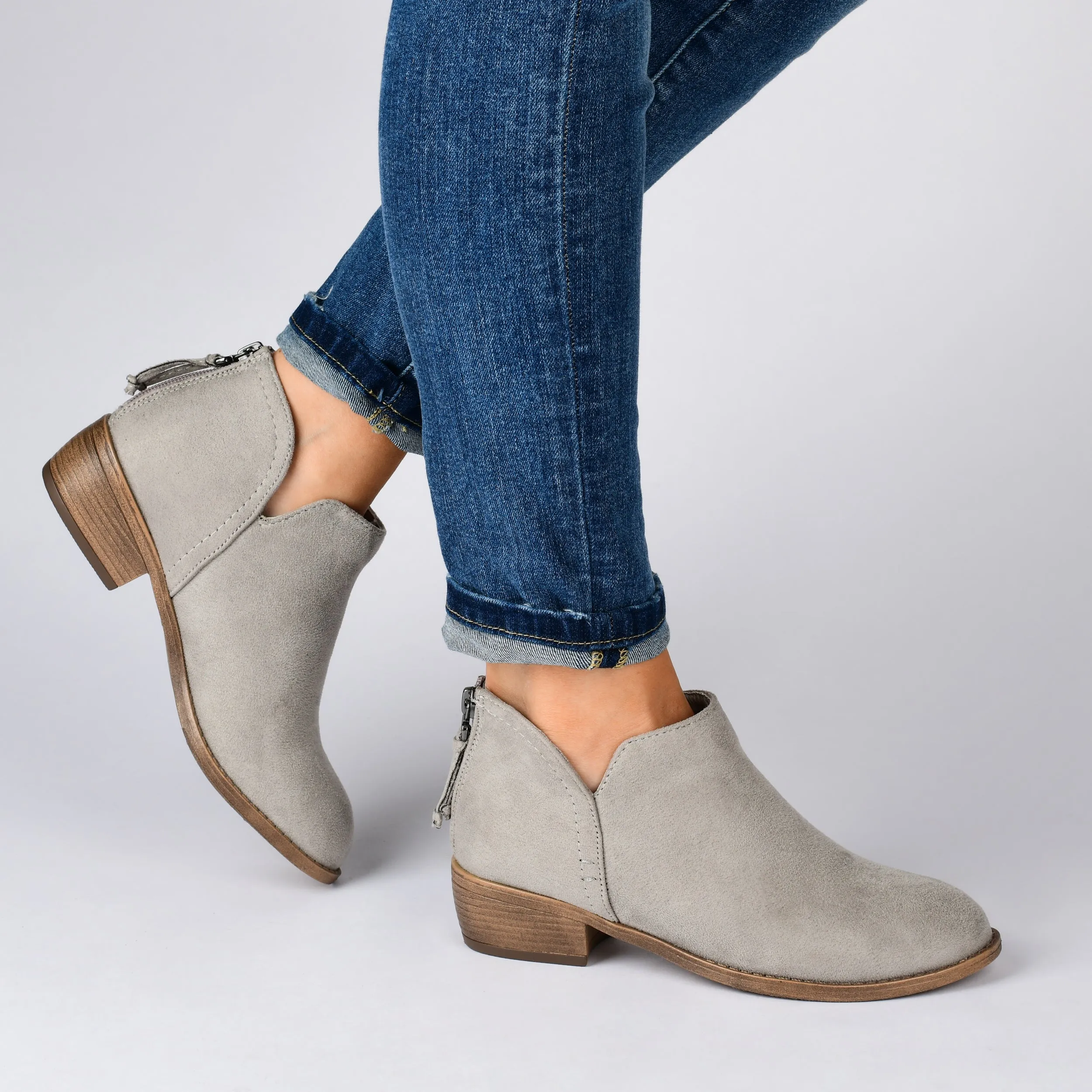 Journee Collection Women's Wide Width Livvy Bootie