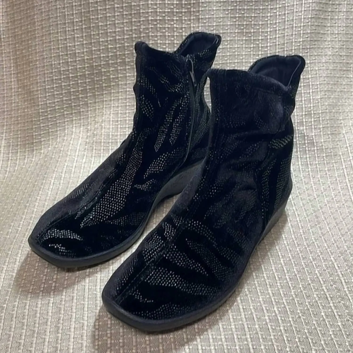 L19 Half Soft Boot In Enala Black