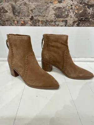 Refine Boot In Acorn