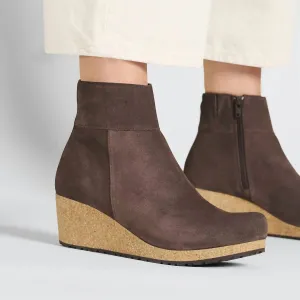 The Ebba Ankle Boot In Roast Suede