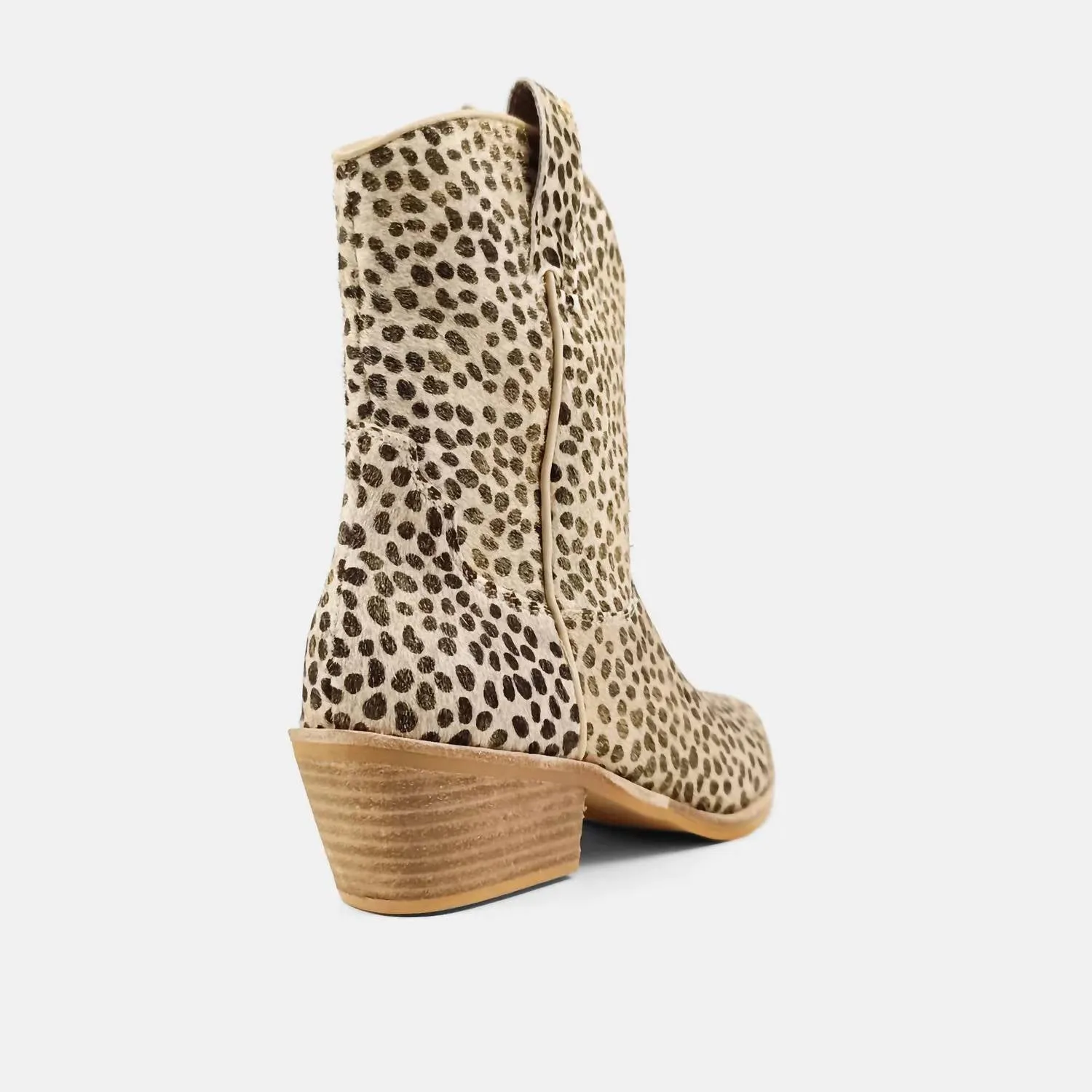 Toni Cheetah Boots In Gold