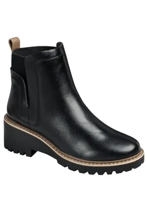 Woman's Mug Boot In Black