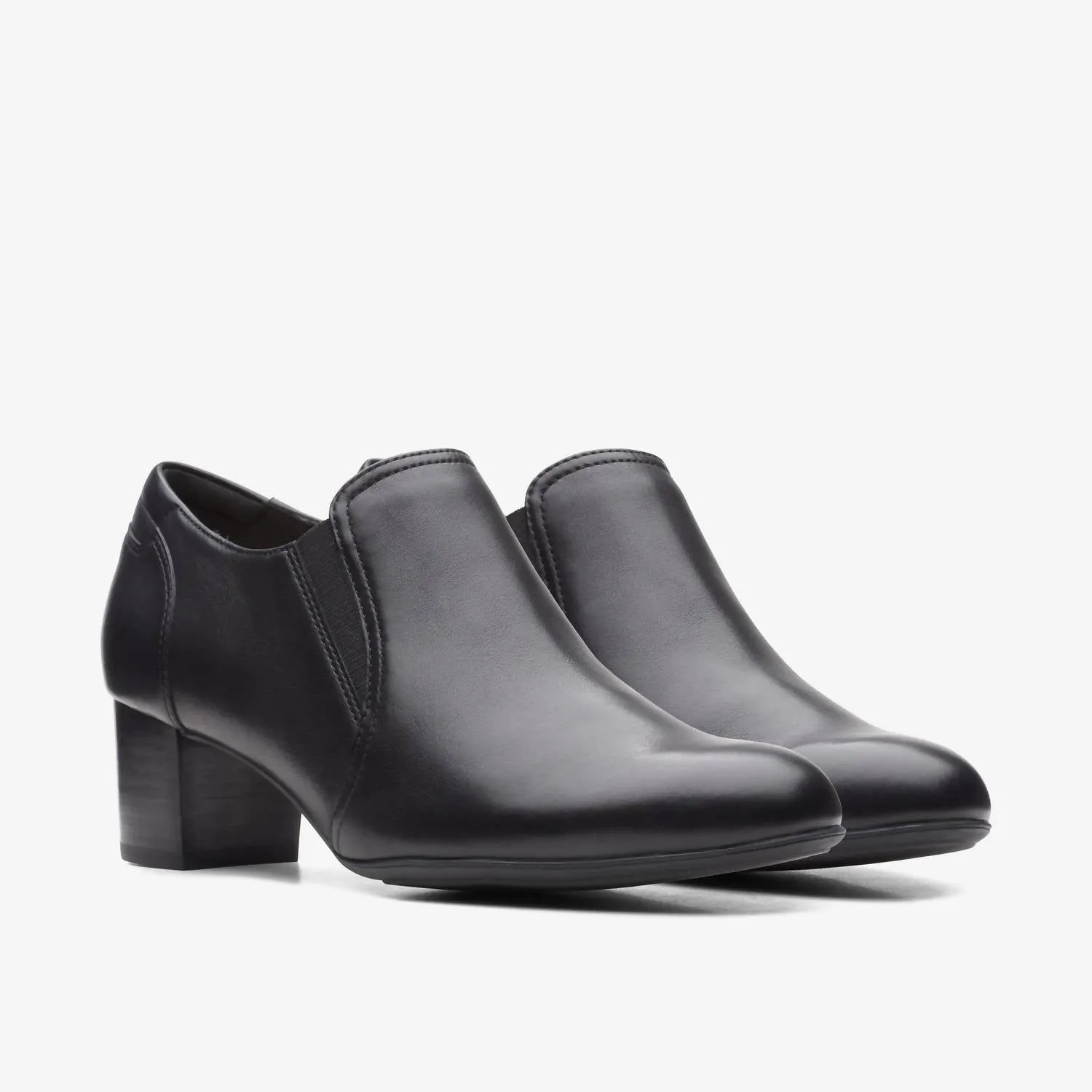 Women Linnae Way Slip-On Boots In Black Leather
