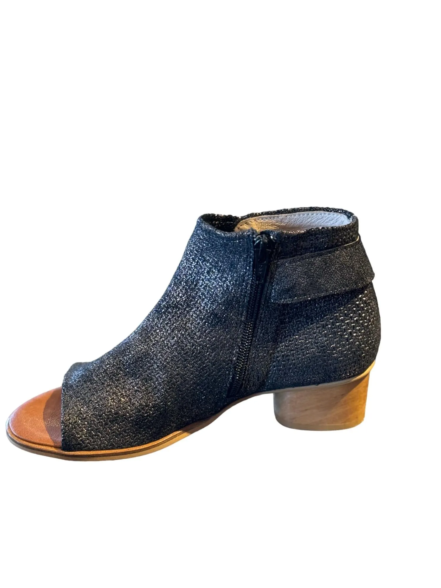 Women Vienna Bootie In Black