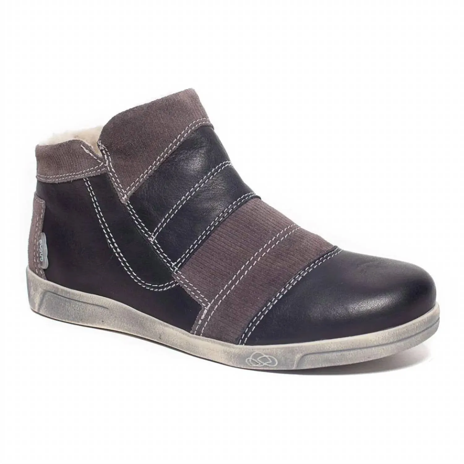Women's Accalia Wool Lining Boot In Velvet Black