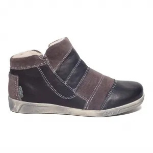 Women's Accalia Wool Lining Boot In Velvet Black