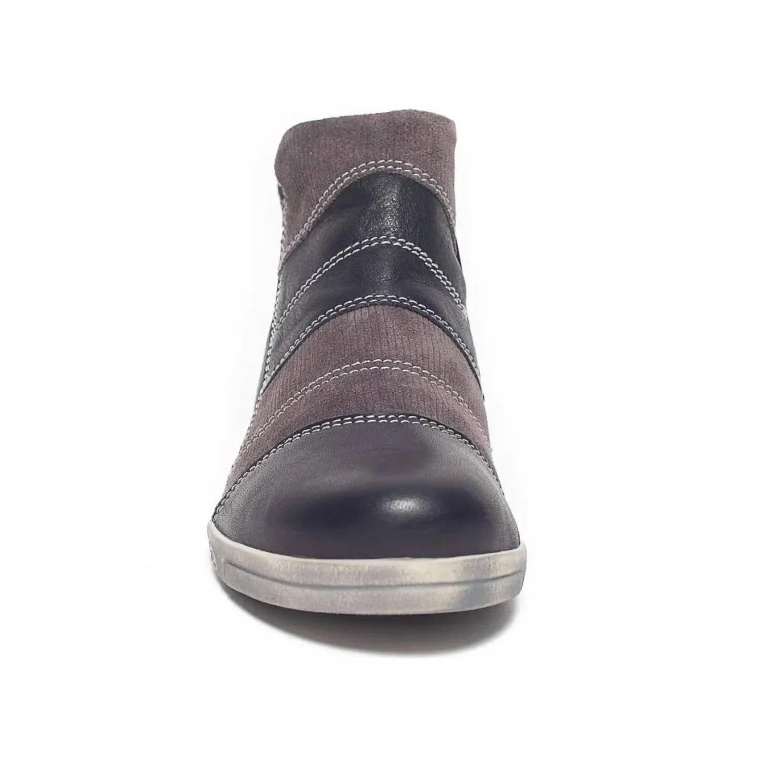 Women's Accalia Wool Lining Boot In Velvet Black