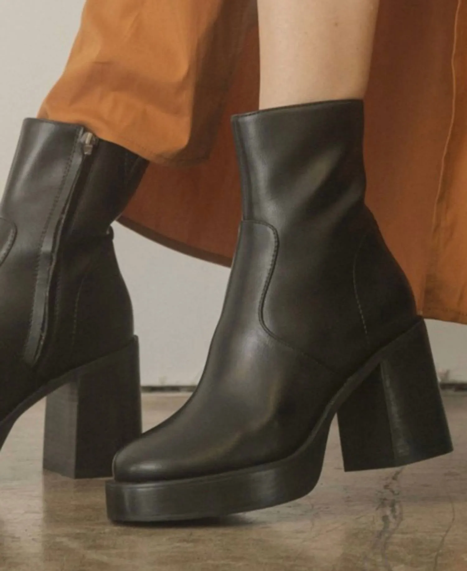 Women's Alexandra Platform Bootie In Black