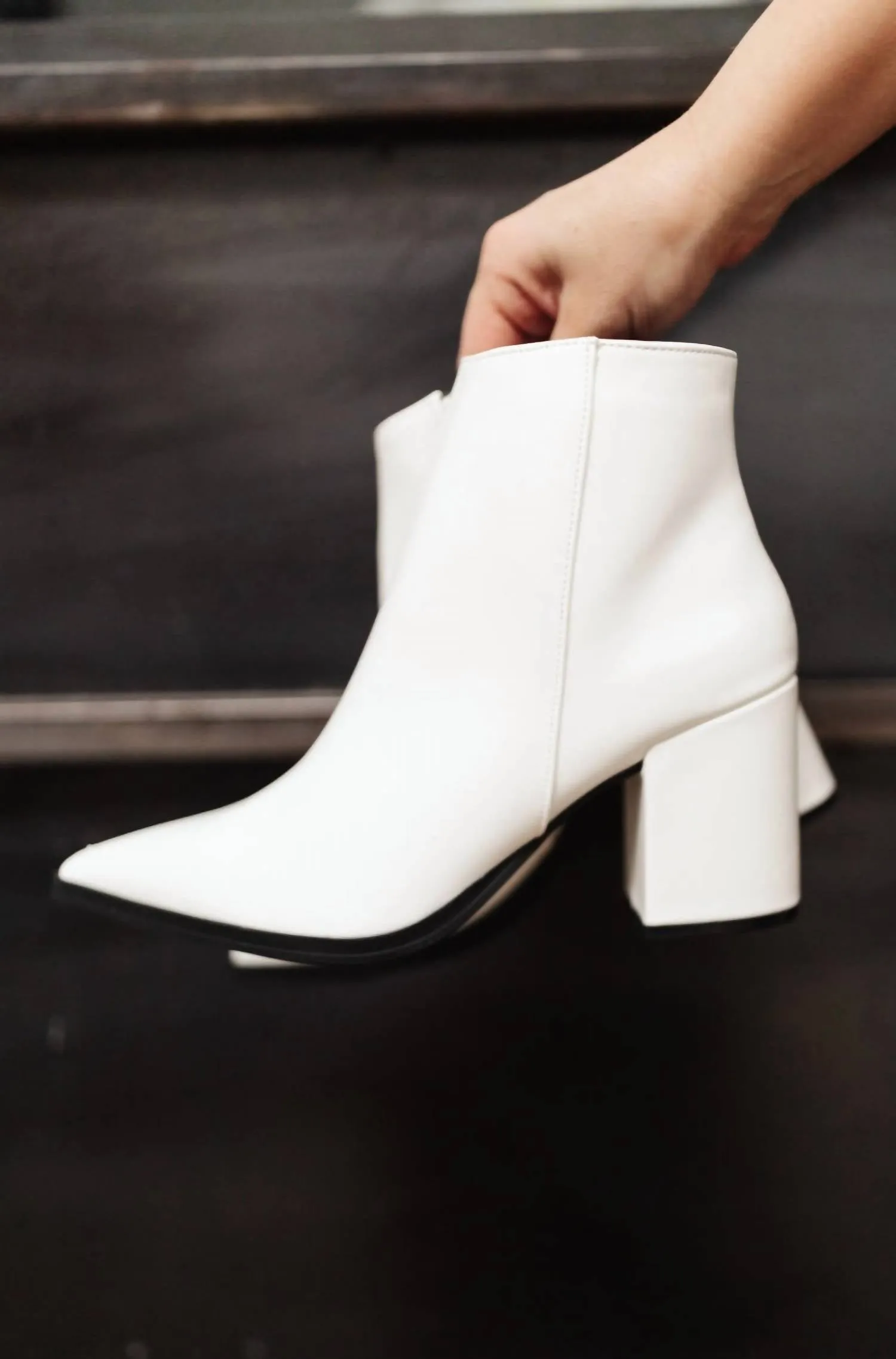 Women's Amari Ankle Boots In White