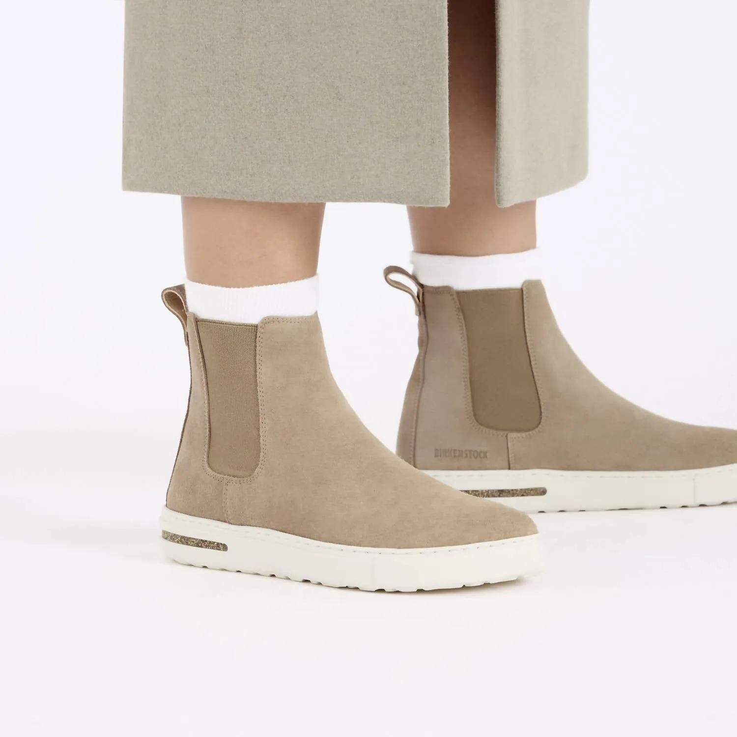 Women's Bend Chelsea Boot In Taupe