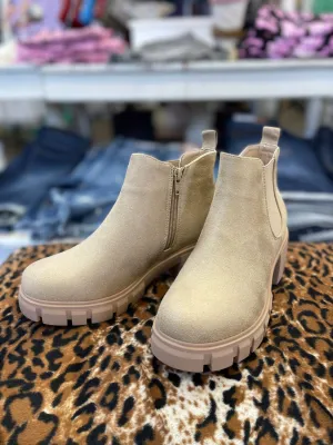 Women's Camden Classic Bootie In Wheat