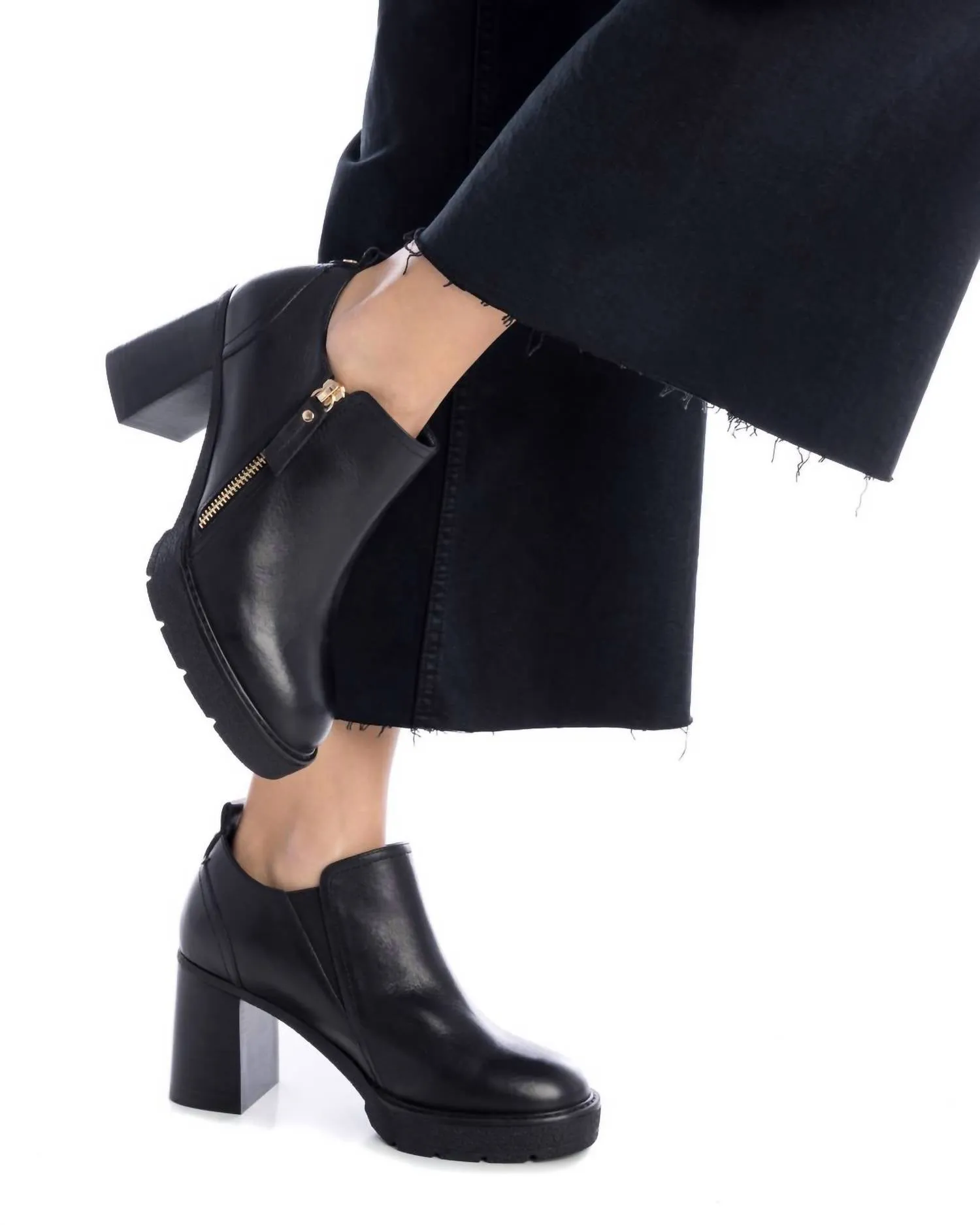 Women's Carmela Collection Booties In Black
