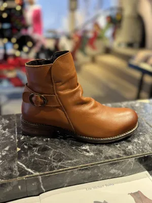 Women's Carolyn Bootie In Cognac