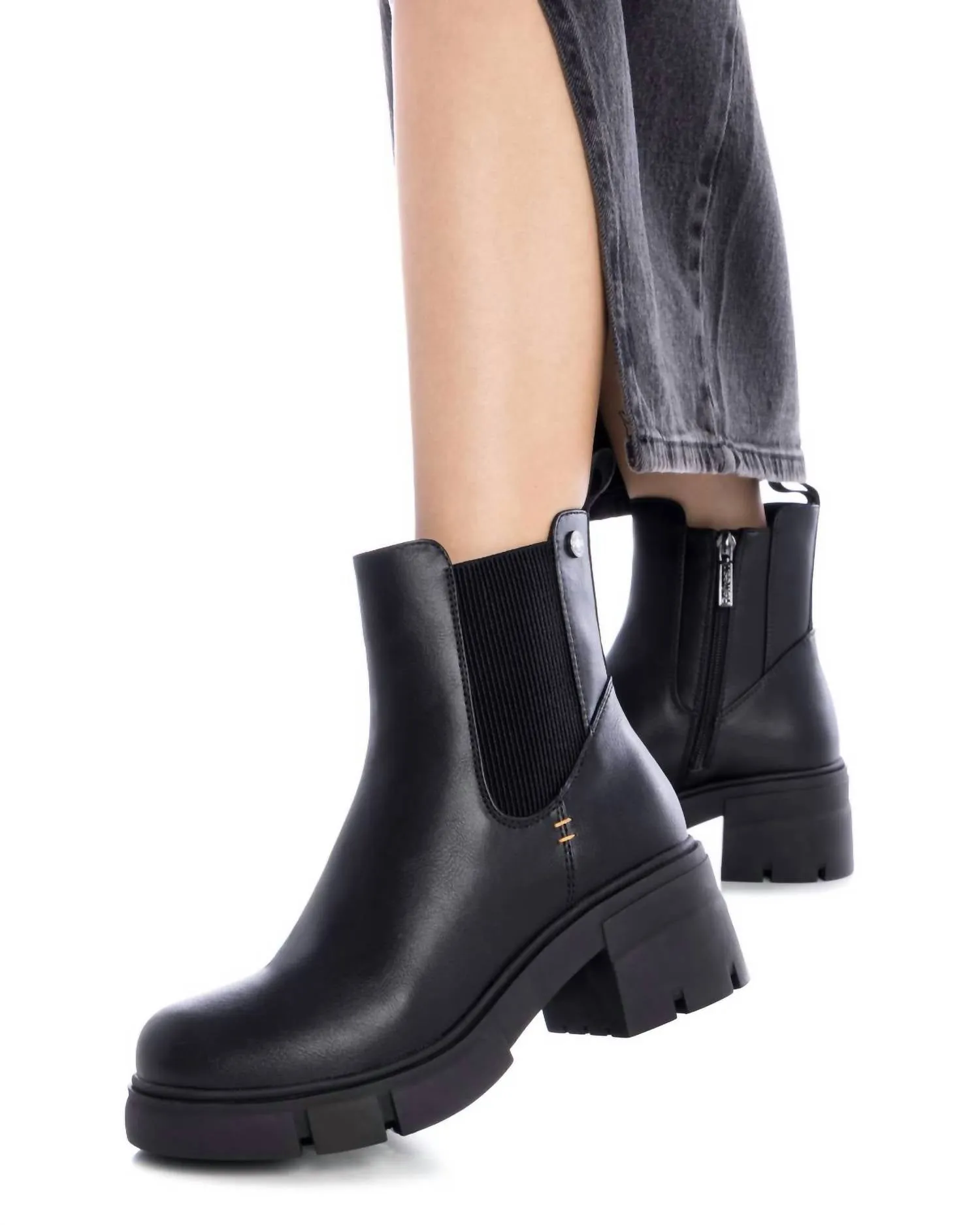 Women's Chelsea Booties In Black