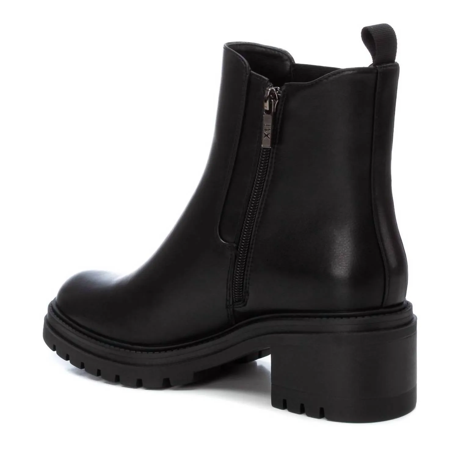 Women's Chelsea Booties In Black