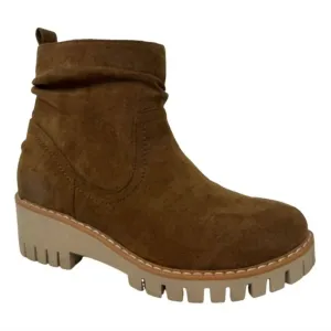 Women's Dashing Sueded Boot In Tan