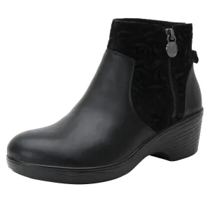 Women's Fashion Boots In Deluxe