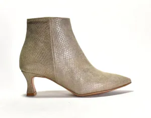 Women's Garvie Leather Boot In Harley St Pitone Beige