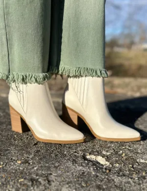 Women's Last One Standing Booties In Off White