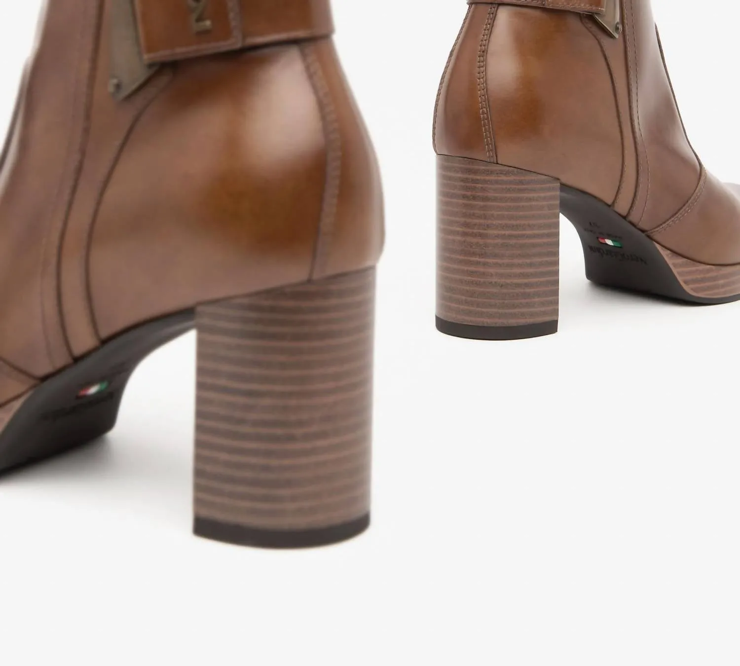 Women's Manolete Ankle Boot In Cuoio