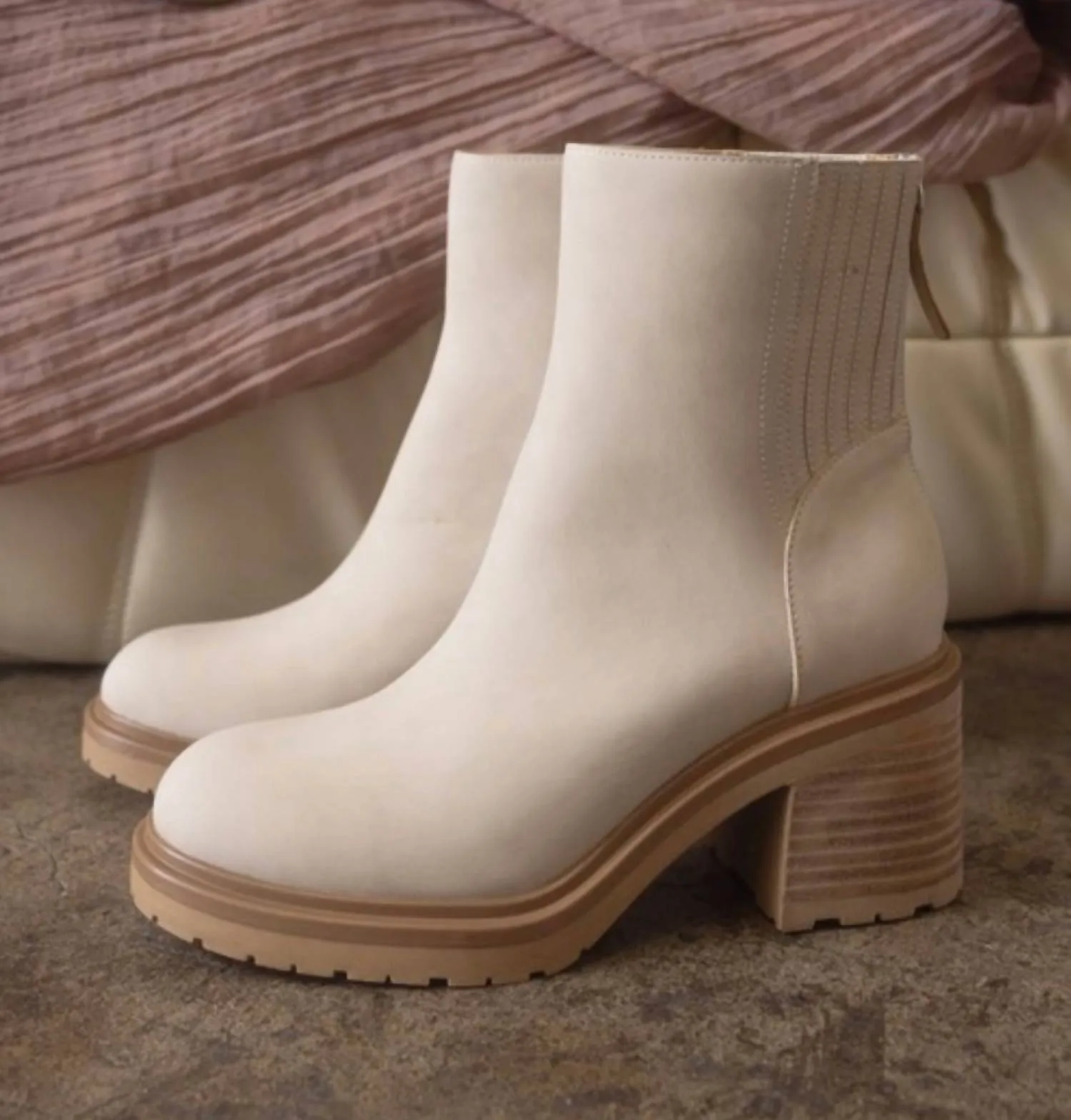 Women's Megan Chelsea Bootie In Cream