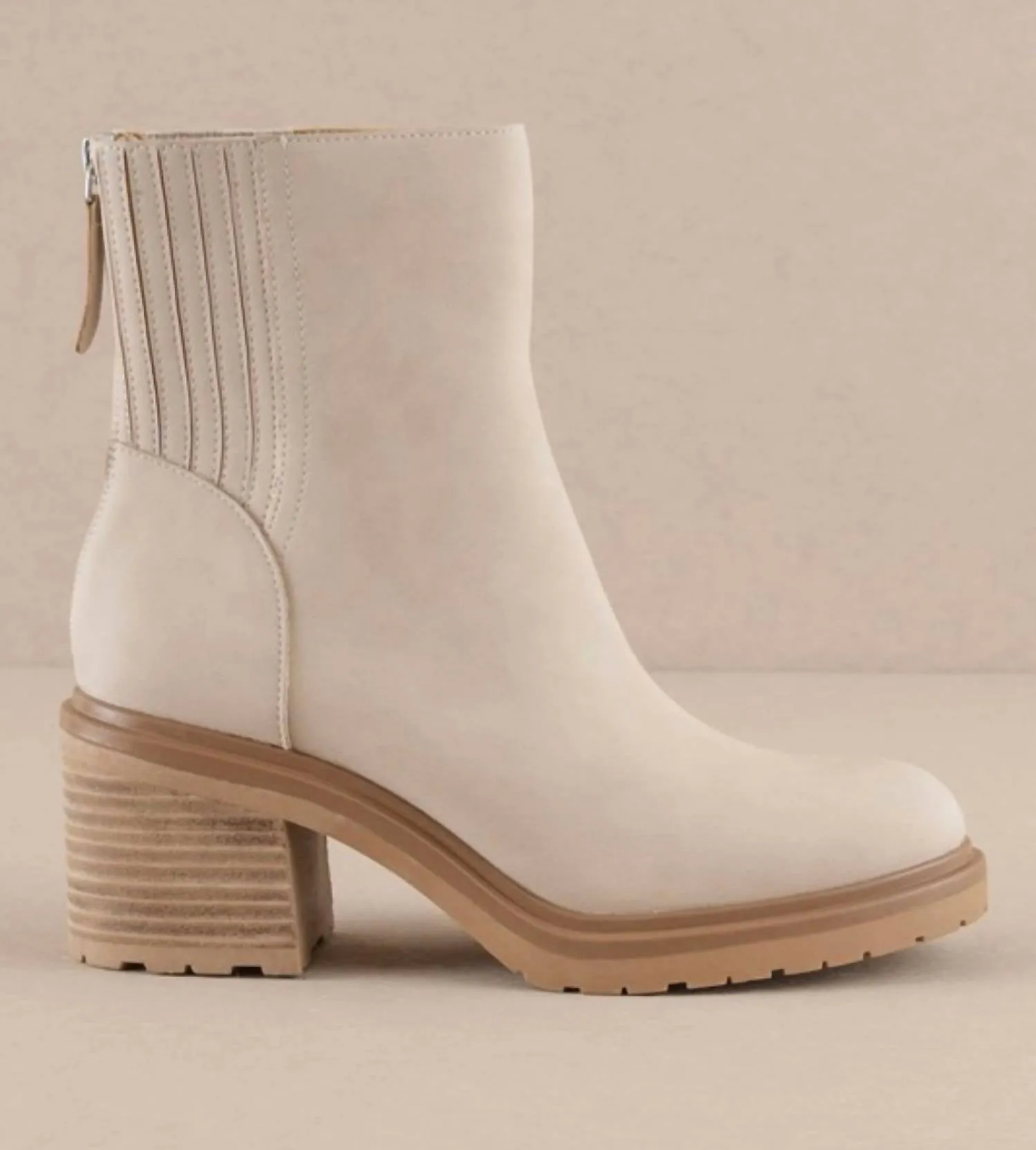 Women's Megan Chelsea Bootie In Cream