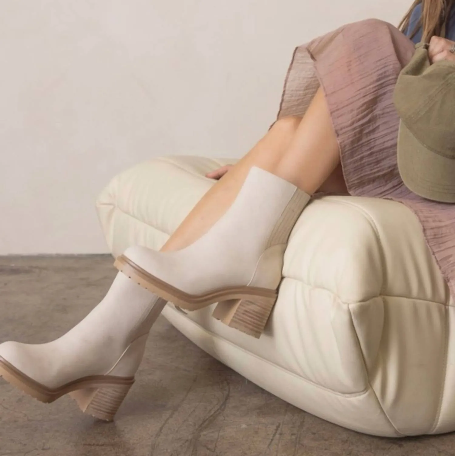 Women's Megan Chelsea Bootie In Cream