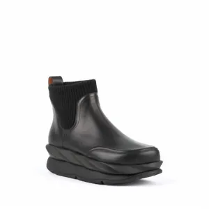 Women's Mellow Flow Chelsea Boot In Black