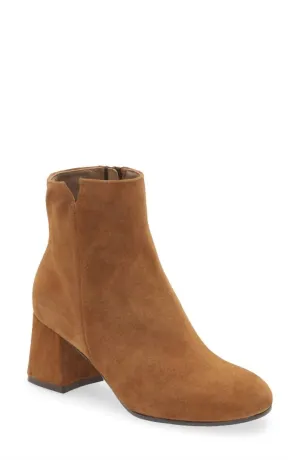 Women's Nahla Boots In Rum Suede
