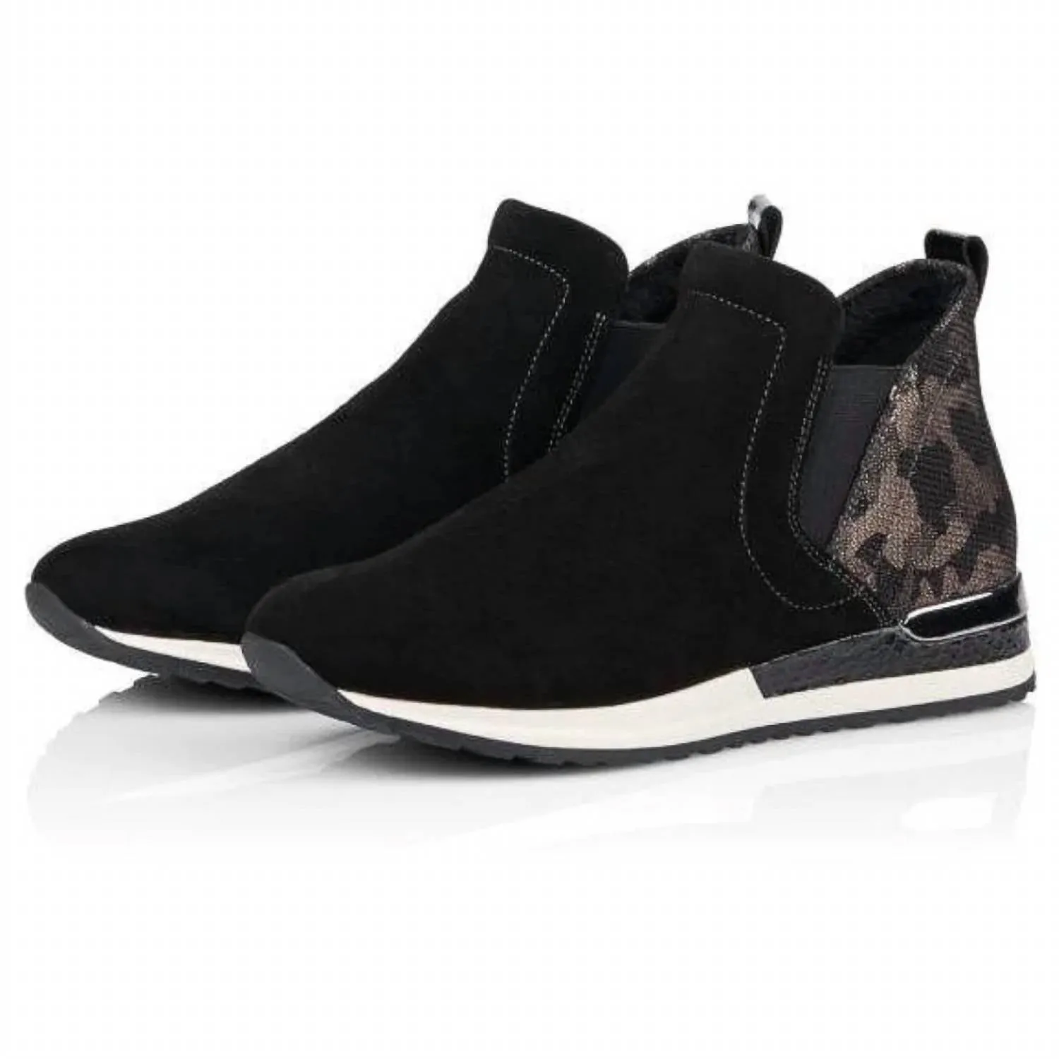 Women's R2570 Suede Bootie In Black/ Antique