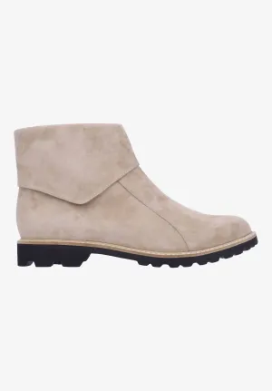 Women's Romila Boots In Taupe Kid Suede