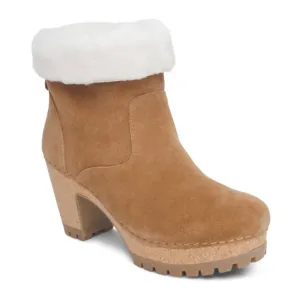 Women's Scarlett Ankle Boot In Honey Suede