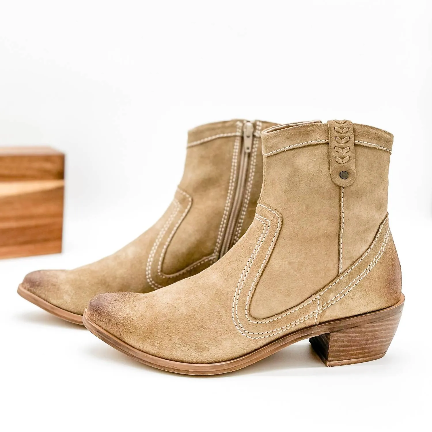 Women's Smithy Suede Ankle Boot In Tan