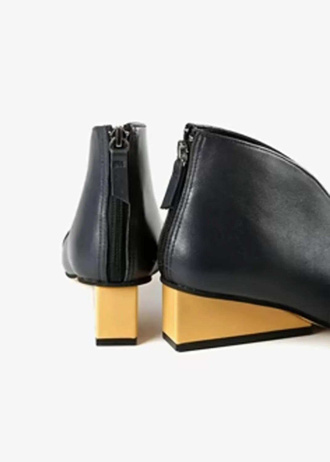 Women's Square Wedge Shootie In Black