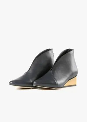 Women's Square Wedge Shootie In Black