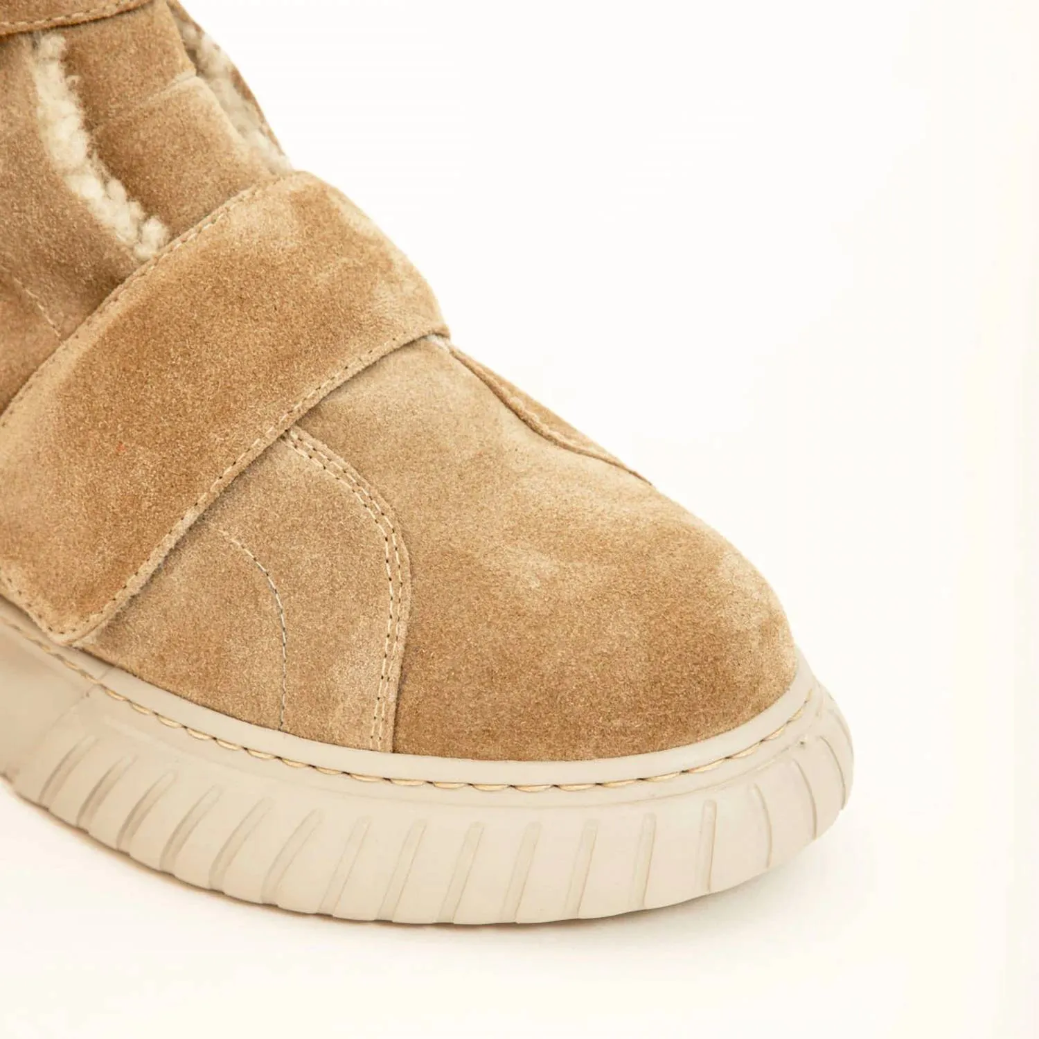 Women's Thalia Montane Shearling Boot In Beige