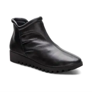 Women's Zoey Slip On Boot In Black Nubuck
